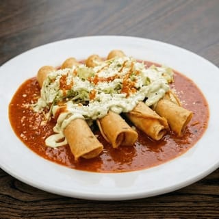 4 Mini Flautas de Pollo