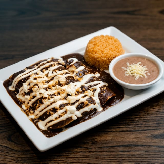 Enchiladas de Mole con Pollo.